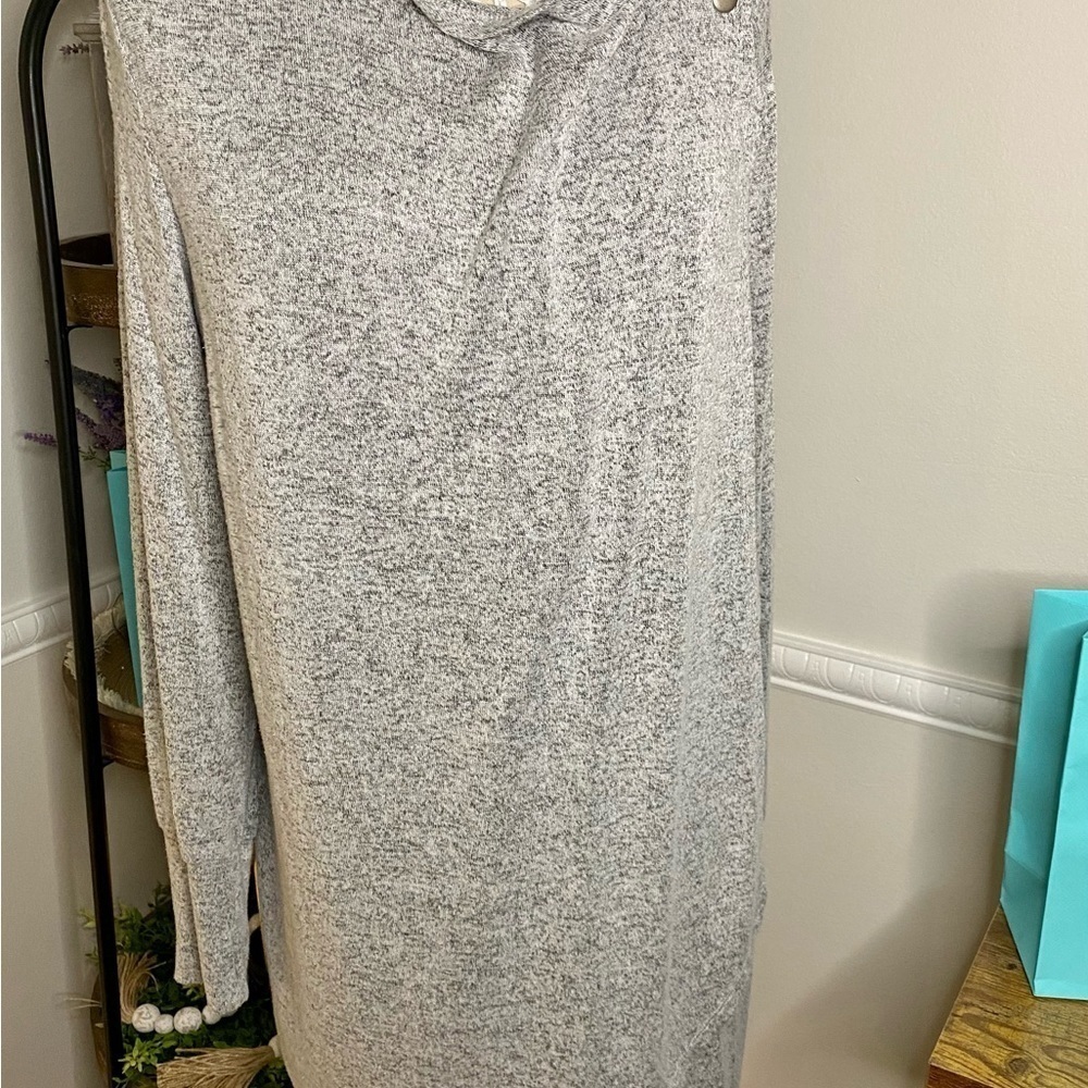 🌸Q32 - Anybody Shawl Cardigan🩶 - Picture 2 of 5